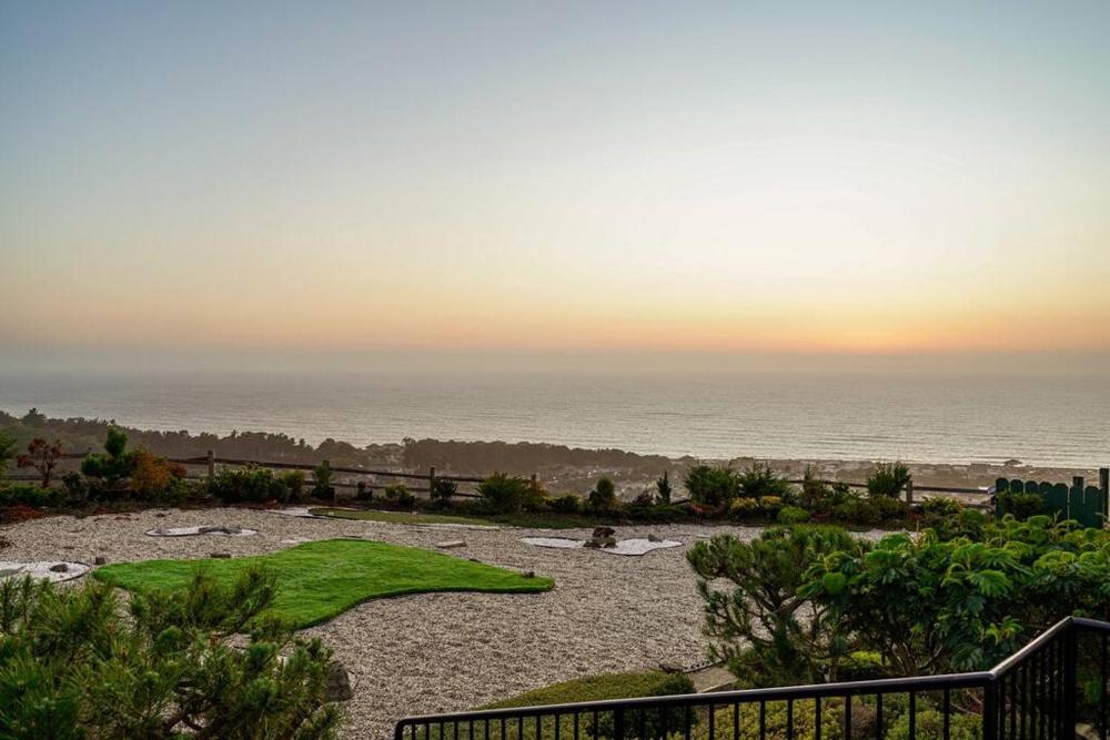 Charming 2BR 1Bath SofaBed with Mountain Sunset and Ocean Views